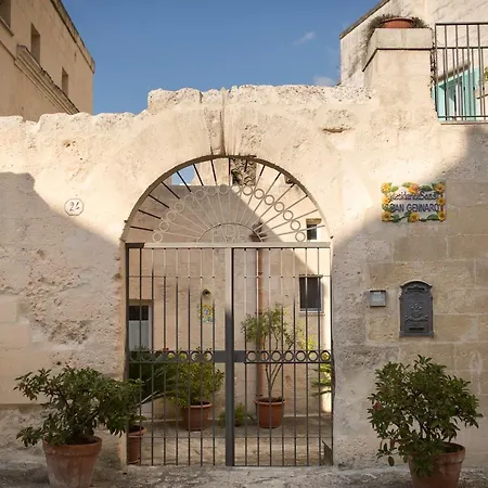 מלון Sassi San Gennaro 2*