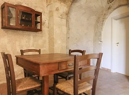 מלון Sassi San Gennaro 2*