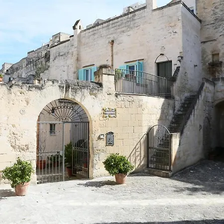Sassi San Gennaro מלון 2*